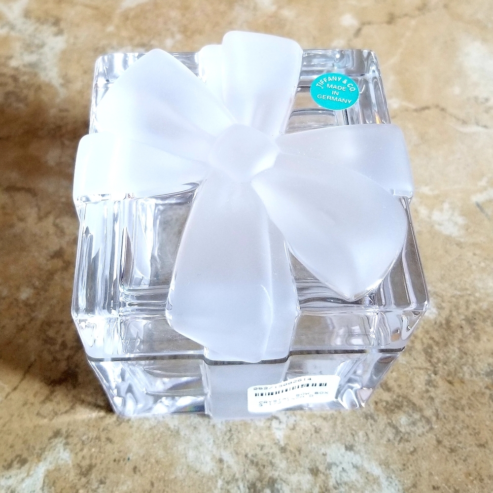 Tiffany & Co. Paperweight/Jewelry box - Picture 1 of 6